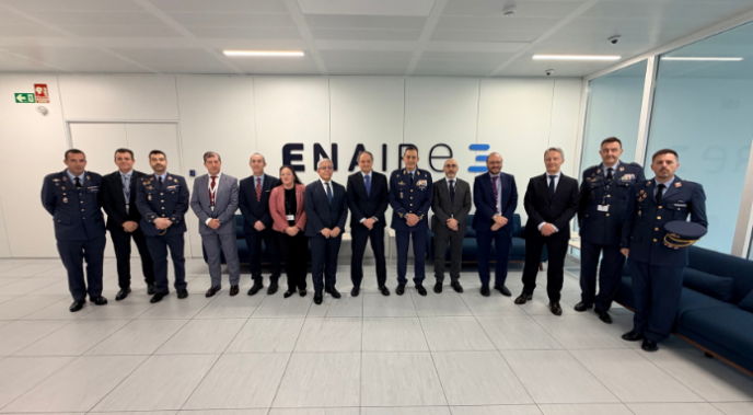 ENAIRE acoge en el Centro de Control de Madrid una reunión con el Jefe de Estado Mayor del Ejército del Aire y del Espacio